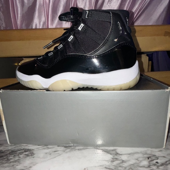 Women’s Jordan 11 Jubilee Size 5 - Picture 4 of 4